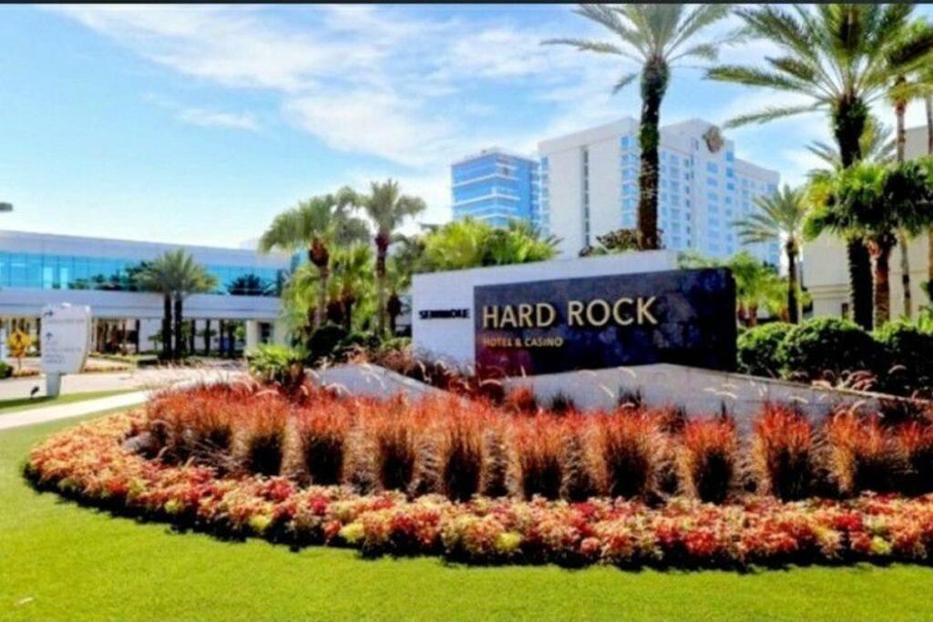 Stylish Suite Tampa Minutes To Hard Rock Casino Mango ภายนอก รูปภาพ